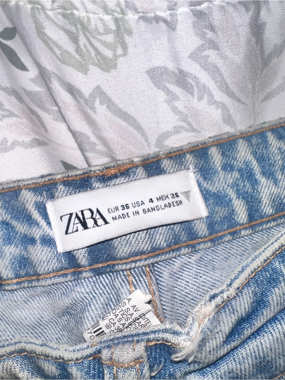 Zara Light Wash Denim Straight Leg Jeans